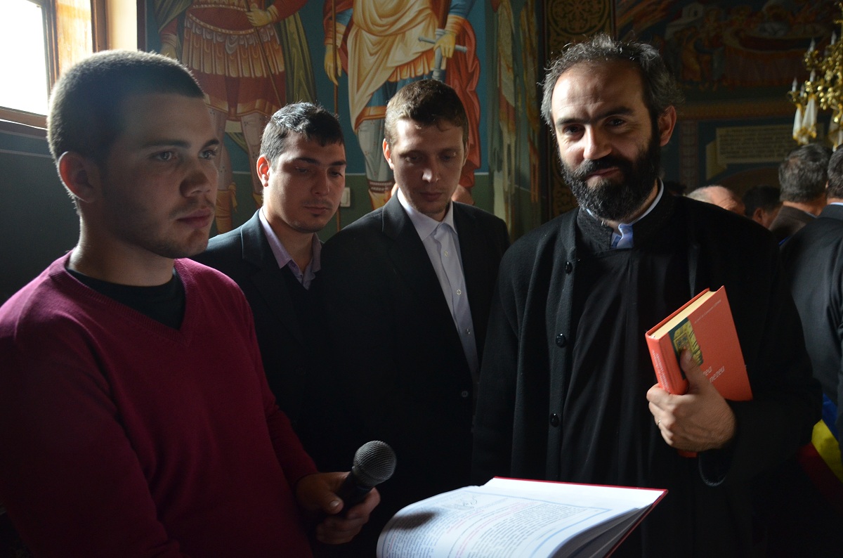 Biserica „Izvorul Tămăduirii” din localitatea Coșula, sfințită de IPS Mitropolit Teofan Biserica „Izvorul Tămăduirii” din localitatea Coșula, sfințită de IPS Mitropolit Teofan