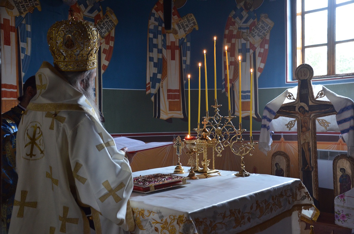 Biserica „Izvorul Tămăduirii” din localitatea Coșula, sfințită de IPS Mitropolit Teofan Biserica „Izvorul Tămăduirii” din localitatea Coșula, sfințită de IPS Mitropolit Teofan