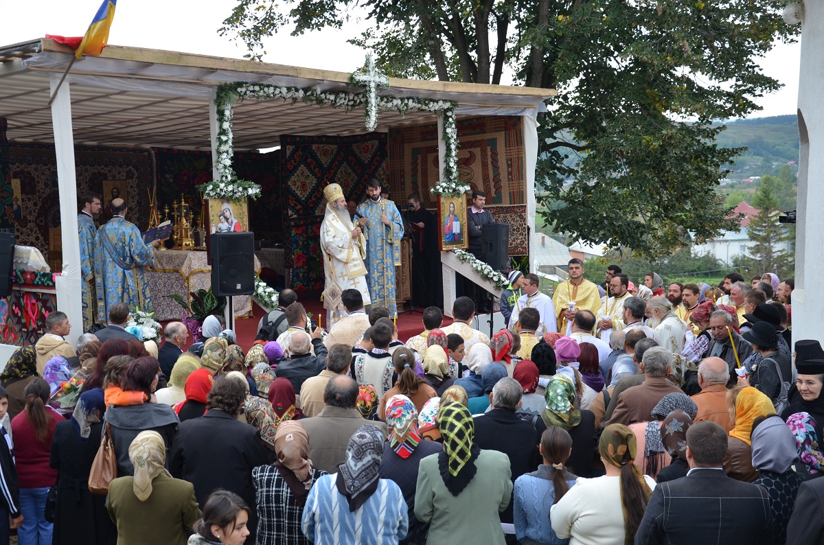 Biserica „Izvorul Tămăduirii” din localitatea Coșula, sfințită de IPS Mitropolit Teofan Biserica „Izvorul Tămăduirii” din localitatea Coșula, sfințită de IPS Mitropolit Teofan