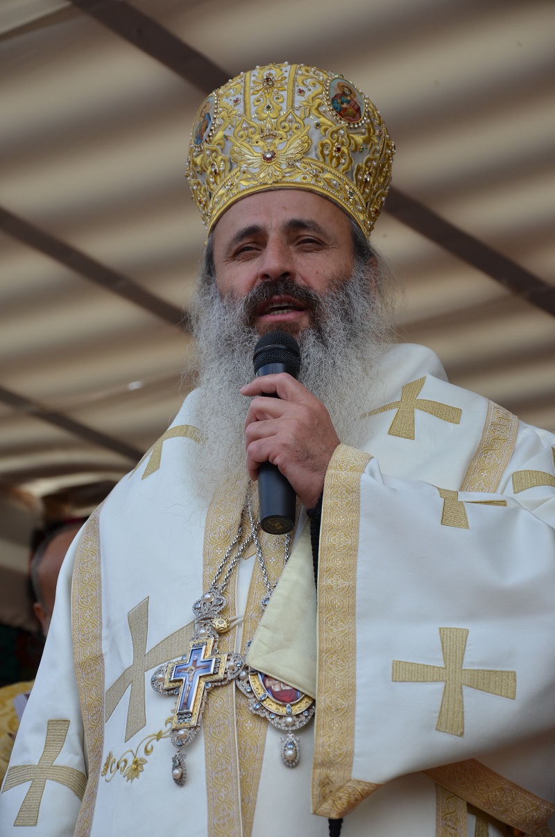 Biserica „Izvorul Tămăduirii” din localitatea Coșula, sfințită de IPS Mitropolit Teofan Biserica „Izvorul Tămăduirii” din localitatea Coșula, sfințită de IPS Mitropolit Teofan