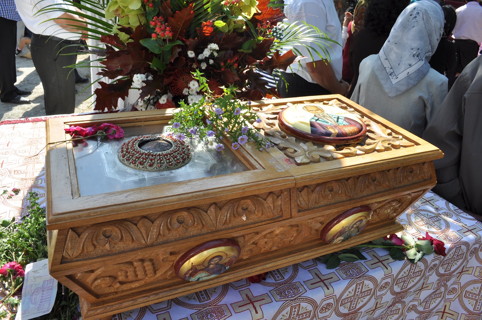 Moaştele Sfinţilor Haralambie şi Procopie, pentru două zile în parohia Buzeni