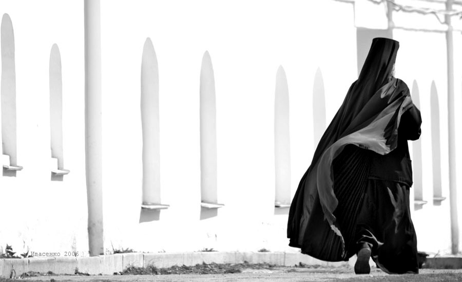 Călugării se pot întoarce în lume?