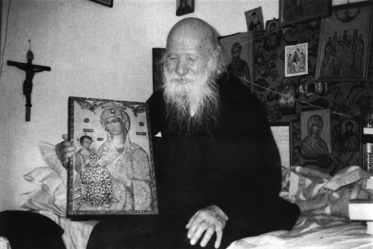 Cum a ajuns Sfântul Porfirie să viziteze o casă rău famată