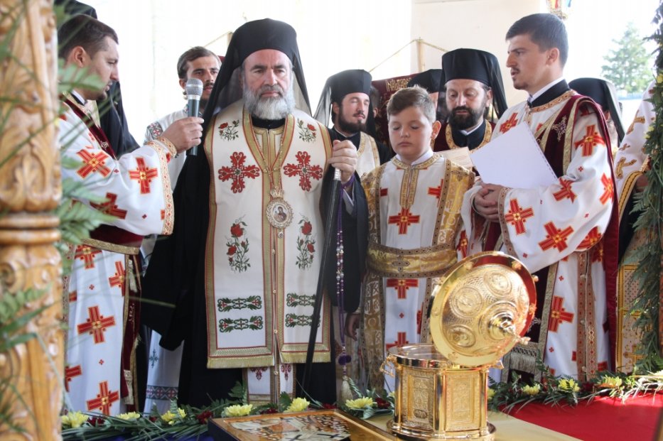 Moaştele Sfântului Nectarie, spre închinarea credincioşilor romaşcani