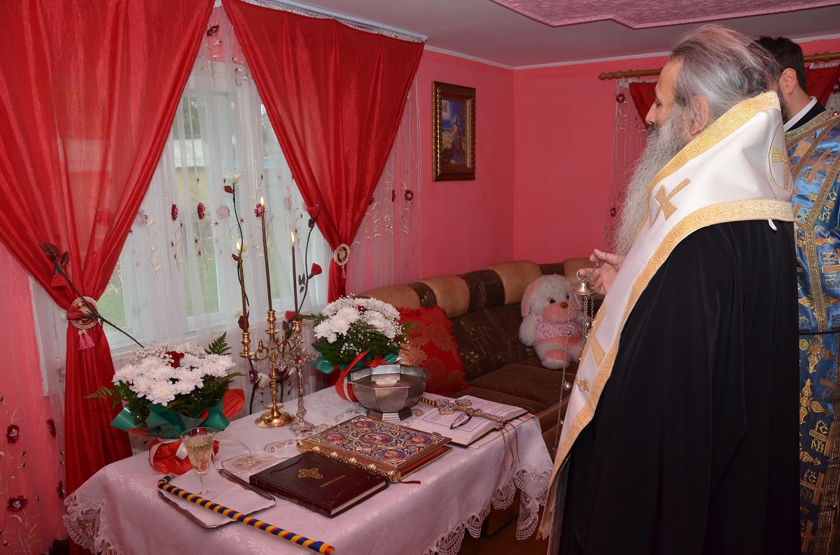 Sfințire de casă parohială și de troiță, la Călugărenii Vechi