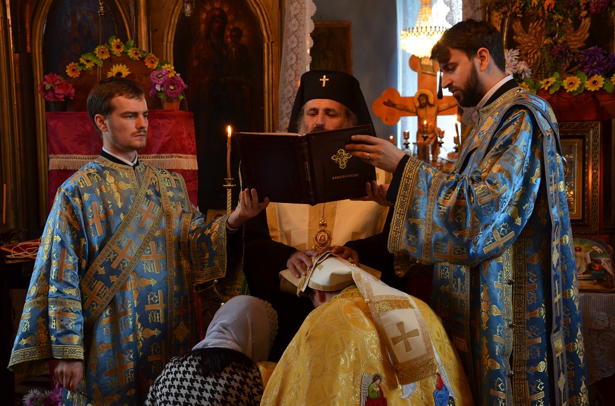 Sfințire de casă parohială și de troiță, la Călugărenii Vechi