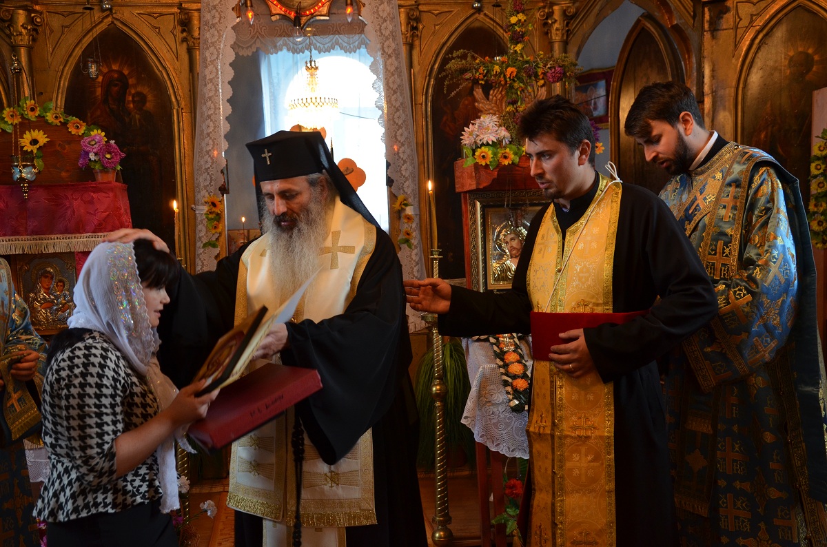 Sfințire de casă parohială și de troiță, la Călugărenii Vechi