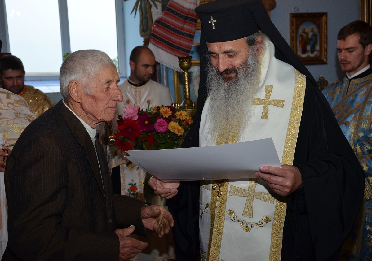 Sfințire de casă parohială și de troiță, la Călugărenii Vechi