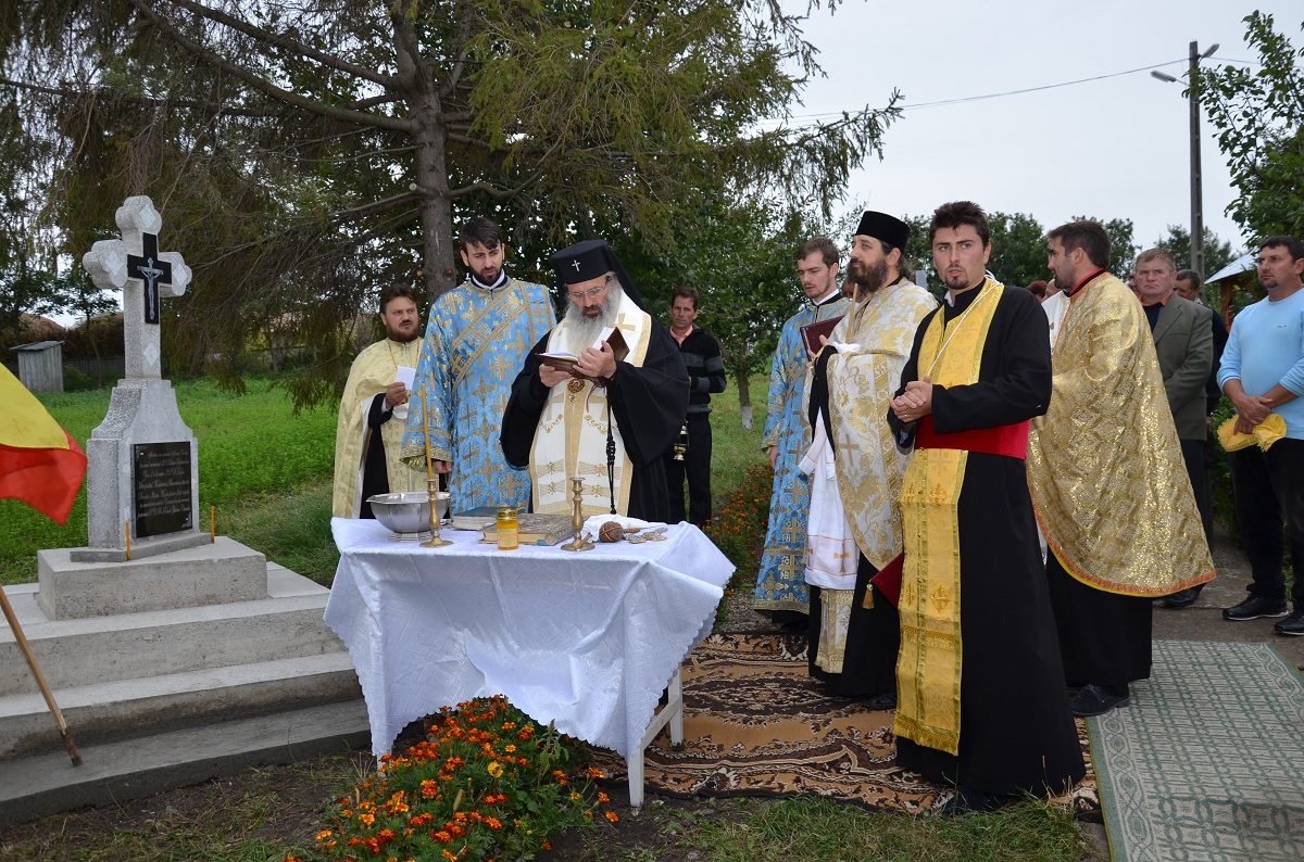 Sfințire de casă parohială și de troiță, la Călugărenii Vechi