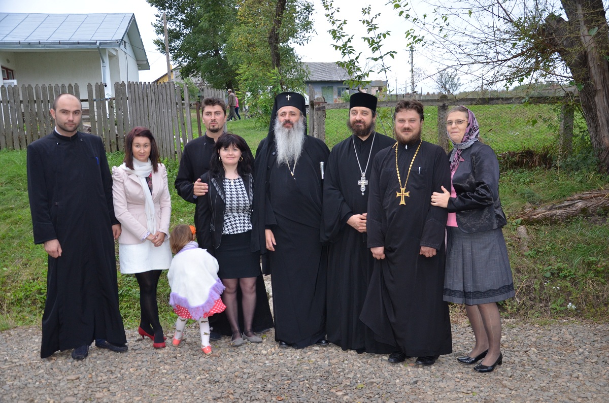 Sfințire de casă parohială și de troiță, la Călugărenii Vechi