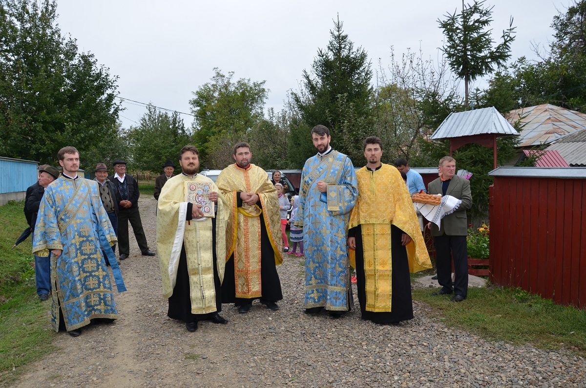 Sfințire de casă parohială și de troiță, la Călugărenii Vechi