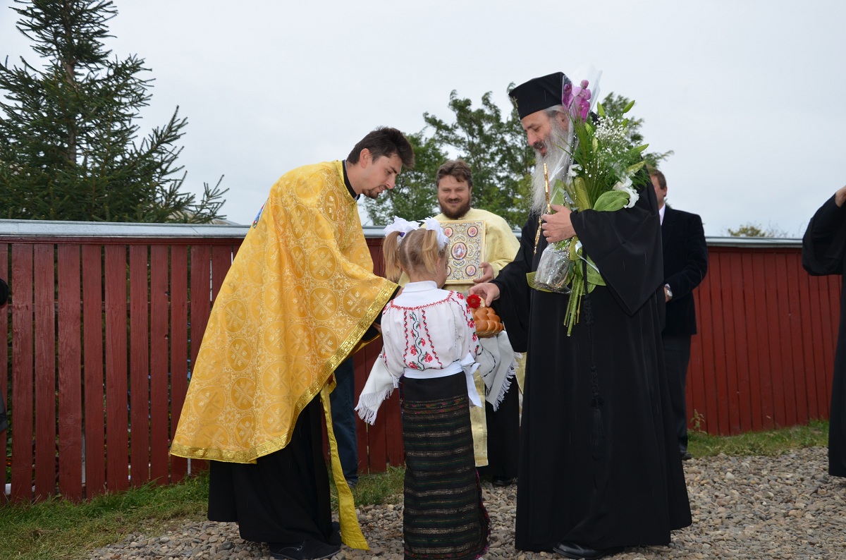 Sfințire de casă parohială și de troiță, la Călugărenii Vechi