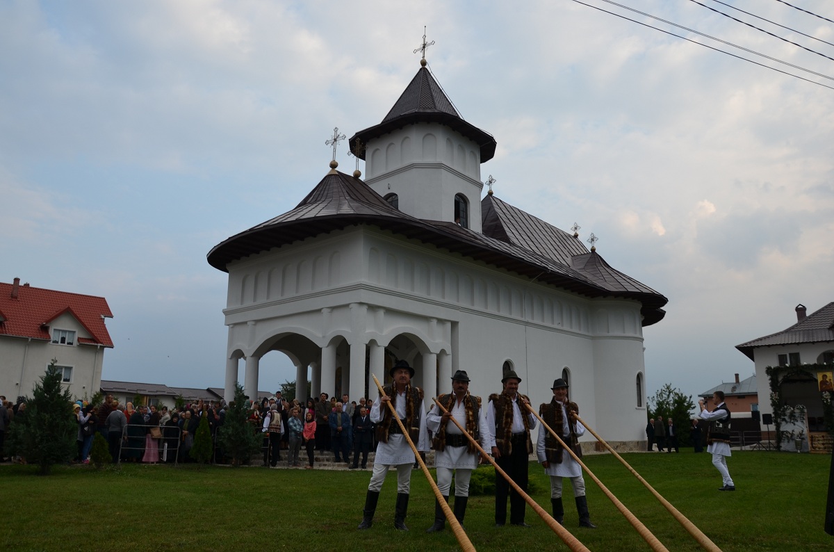 Parohia botoșăneană Cătămărăşti Deal, la ceas de sărbătoare