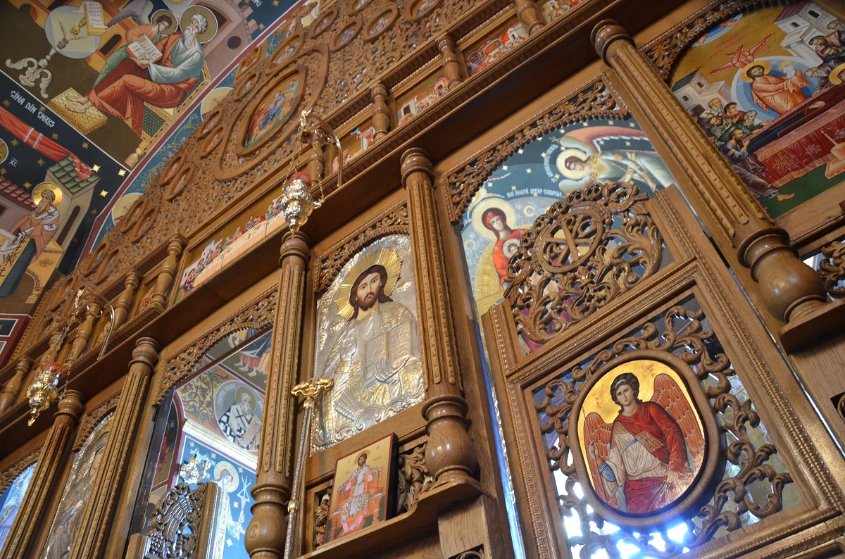 IPS Mitropolit Teofan, în mijlocul credincioșilor din parohia Hîndrești