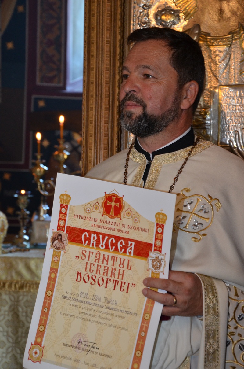 IPS Mitropolit Teofan, în mijlocul credincioșilor din parohia Hîndrești