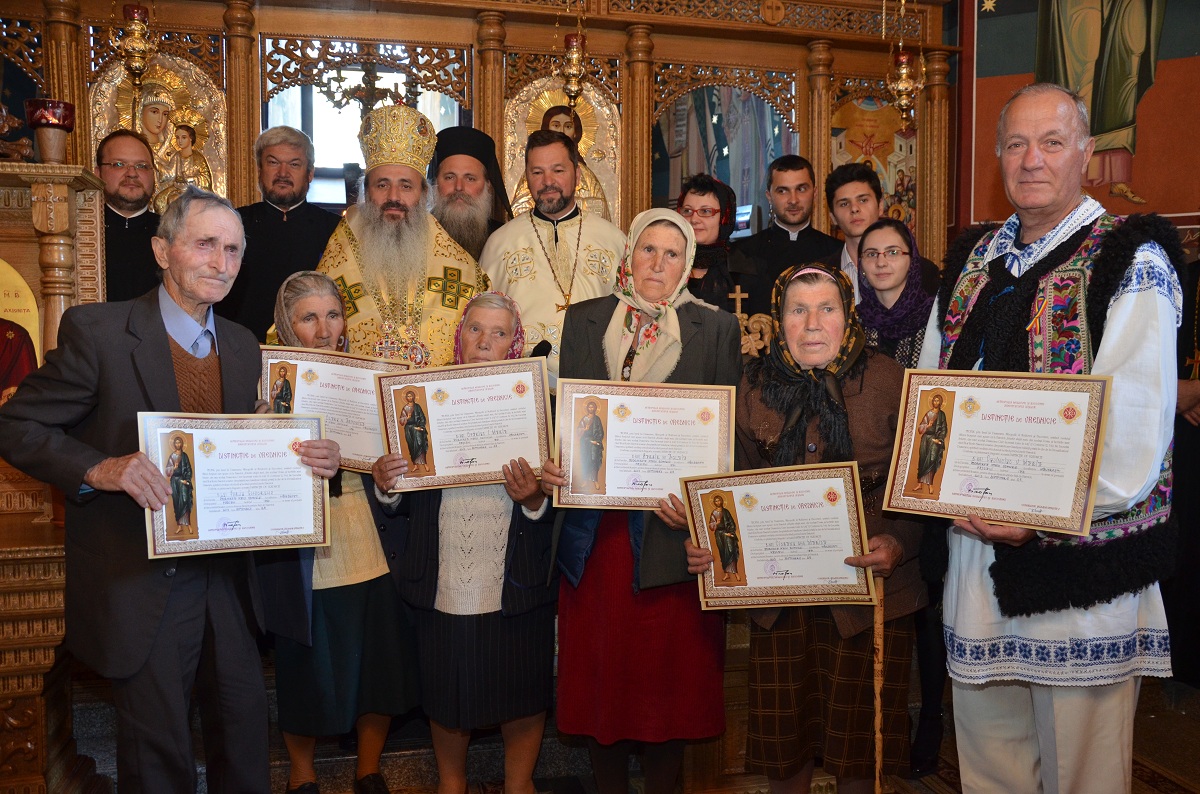 IPS Mitropolit Teofan, în mijlocul credincioșilor din parohia Hîndrești