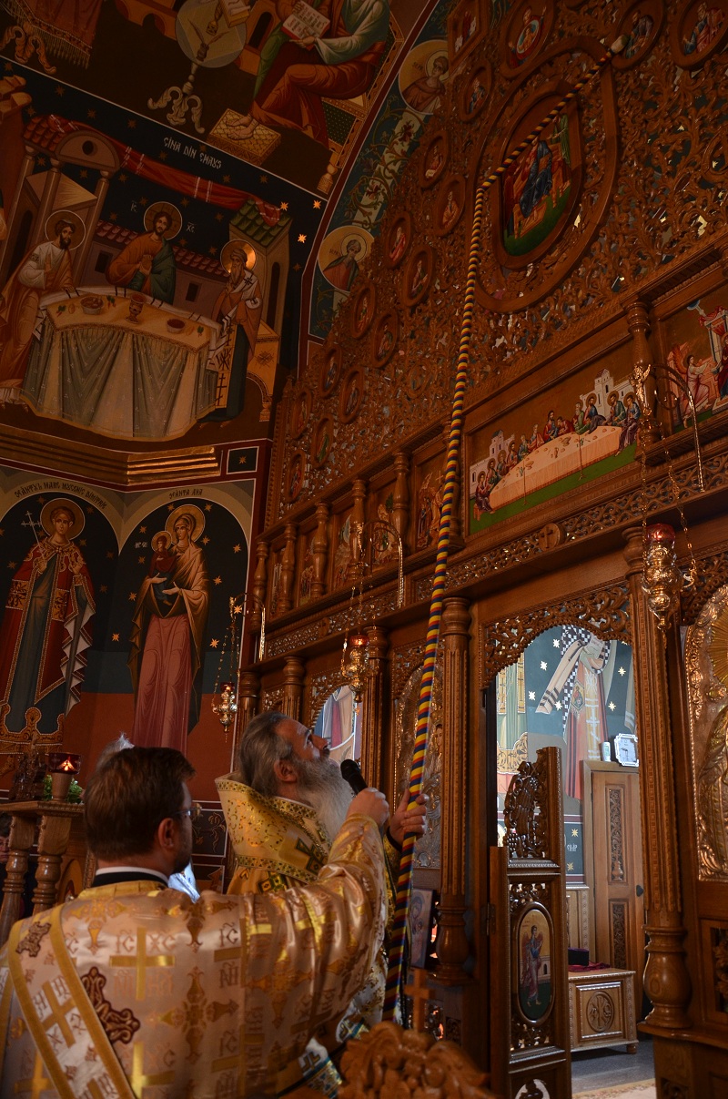 IPS Mitropolit Teofan, în mijlocul credincioșilor din parohia Hîndrești