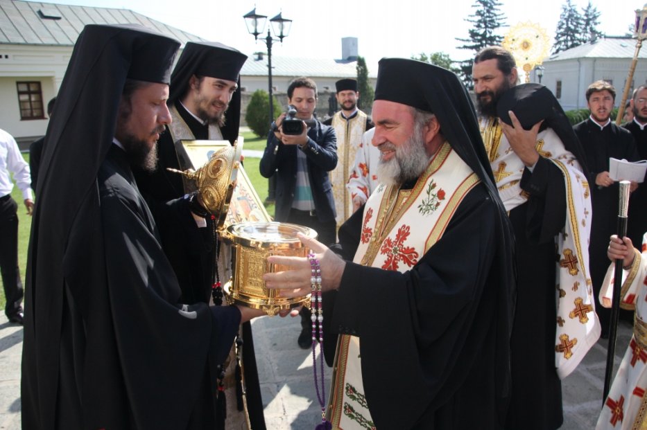Moaştele Sfântului Nectarie, spre închinarea credincioşilor romaşcani