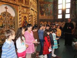 Spectacol dedicat persoanelor vârstnice la biserica „Sfinţii Apostoli Petru şi Pavel – Govândari” din Reşiţa Spectacol dedicat persoanelor vârstnice la biserica „Sfinţii Apostoli Petru şi Pavel – Govândari” din Reşiţa