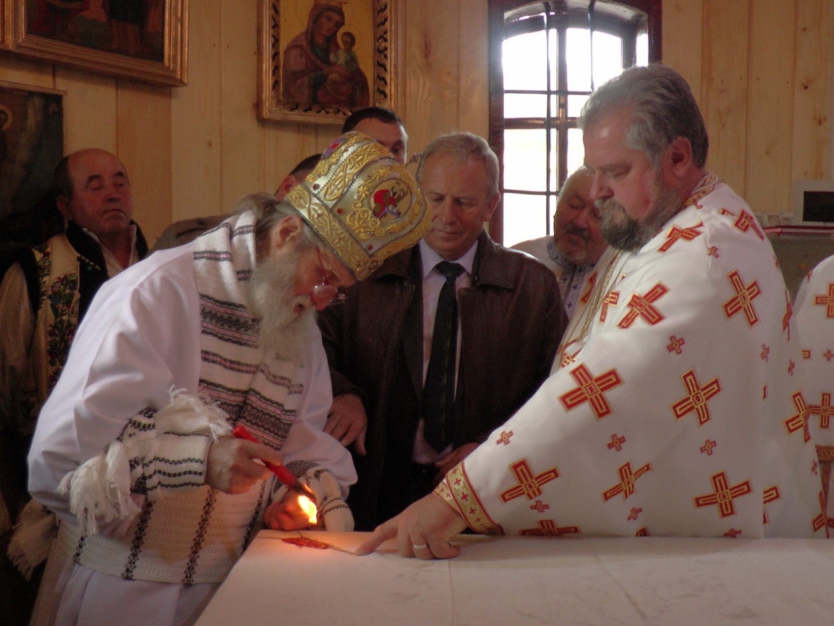 IPS Pimen a târnosit biserica parohiei Grăniceşti 2 IPS Pimen a târnosit biserica parohiei Grăniceşti 2