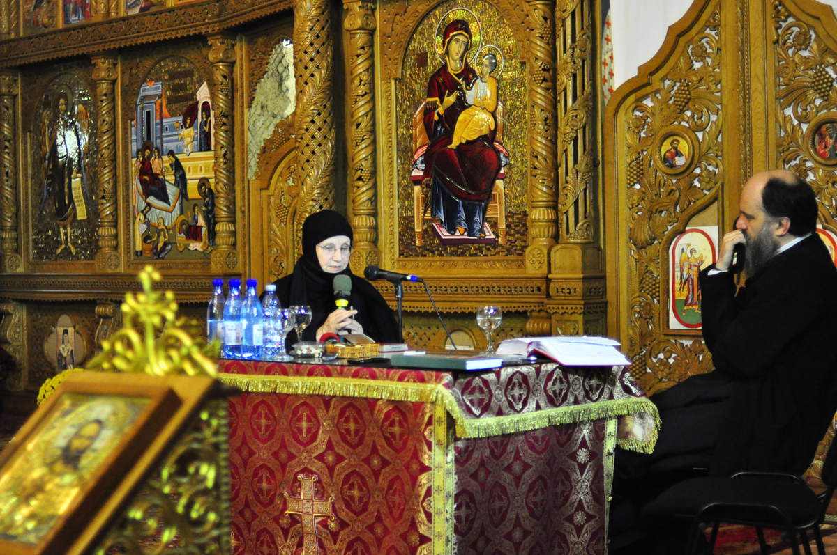 „De la moarte la îndumnezeire. 7 paşi ghidaţi de slujba Sfântului Maslu”