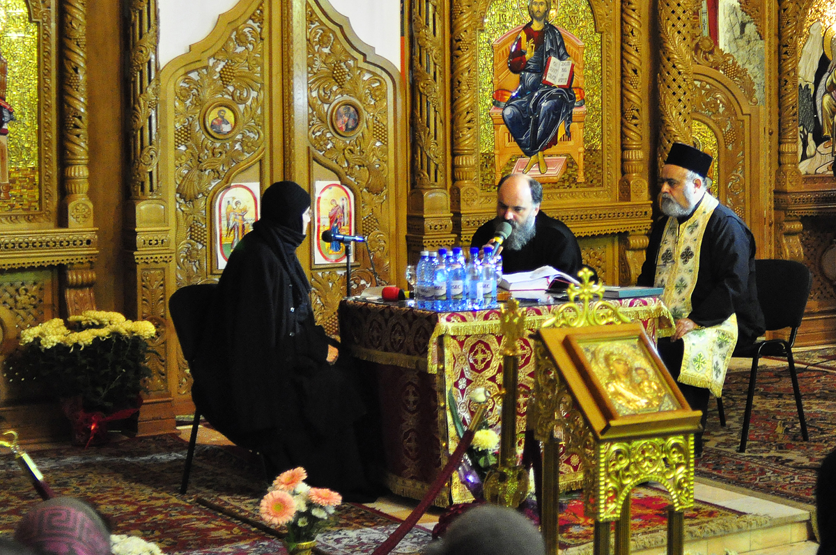 „De la moarte la îndumnezeire. 7 paşi ghidaţi de slujba Sfântului Maslu”