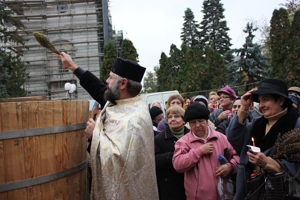 Sfânta Parascheva a ieşit în întâmpinarea pelerinilor