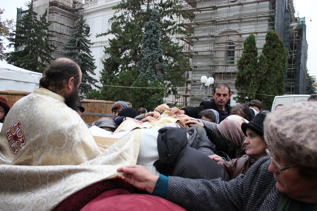 Sfânta Parascheva a ieşit în întâmpinarea pelerinilor