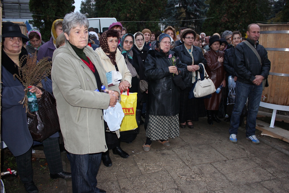 Sfânta Parascheva a ieşit în întâmpinarea pelerinilor