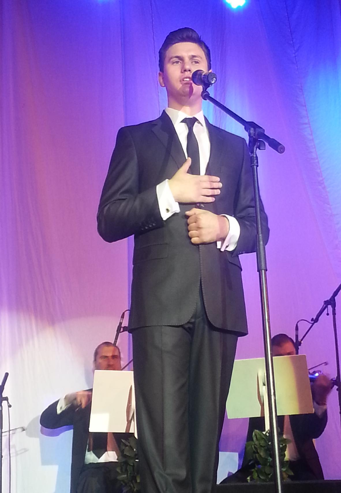 Alexandru Chiriac, câștigătorul marelui trofeu al Festivalului Național de Romanțe „Crizantema de aur” Alexandru Chiriac, câștigătorul marelui trofeu al Festivalului Național de Romanțe „Crizantema de aur”