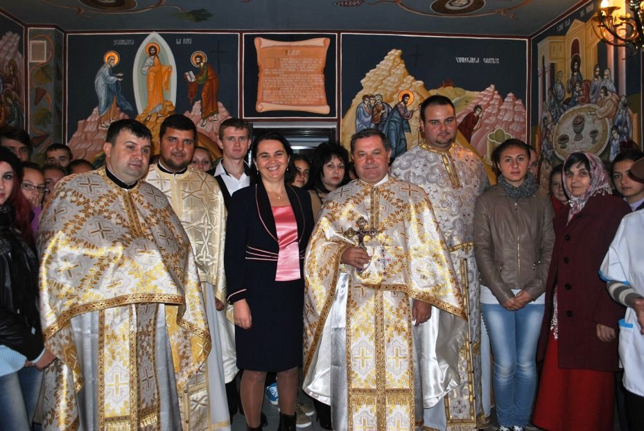 Sărbătoarea ,,Acoperământul Maicii Domnului” la Colegiul ,,Mihai Eminescu&quot; din Bacău