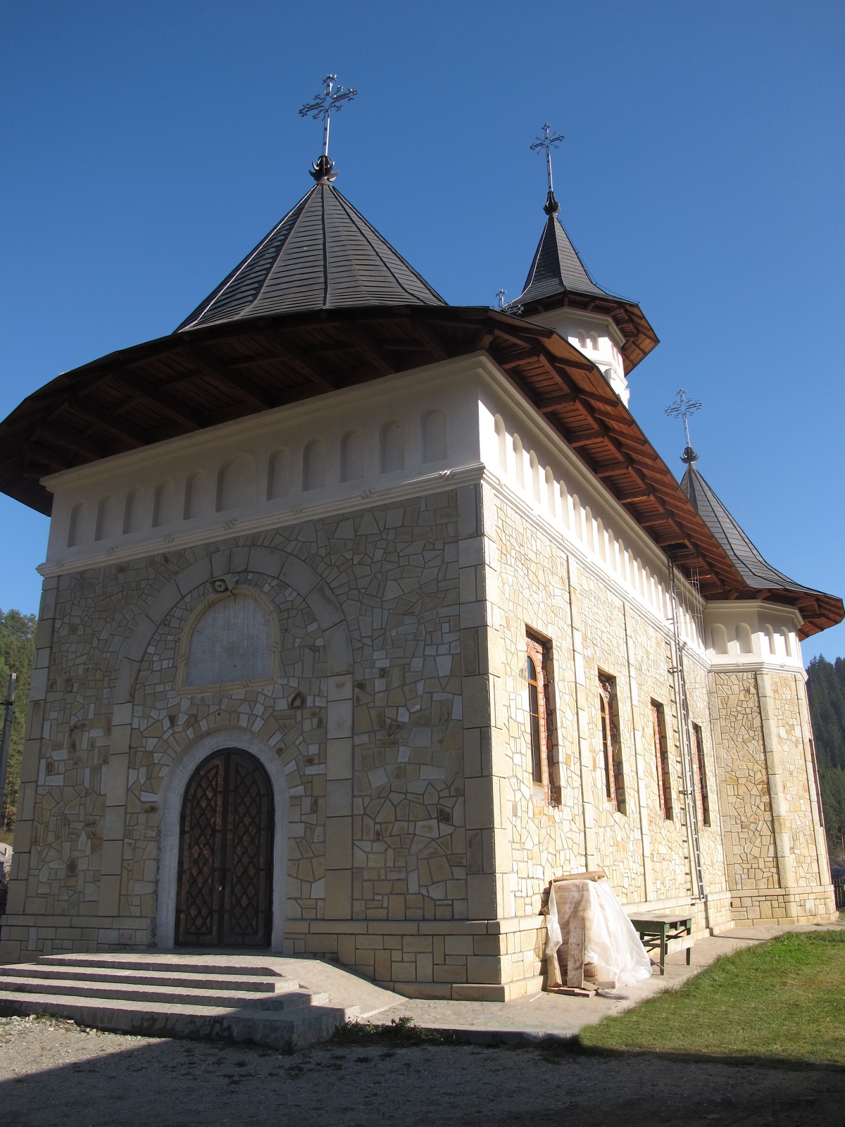 Complex parohial în parohia Galu