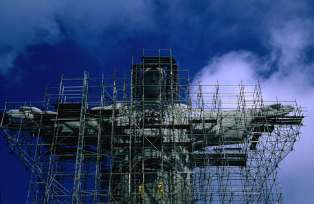 Statuia Mântuitorului ridicată pe vârful unui munte din Siria