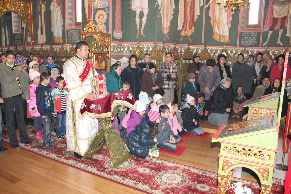 Prezenţă arhierească la Biserica „Învierea Domnului“ din Bârlad