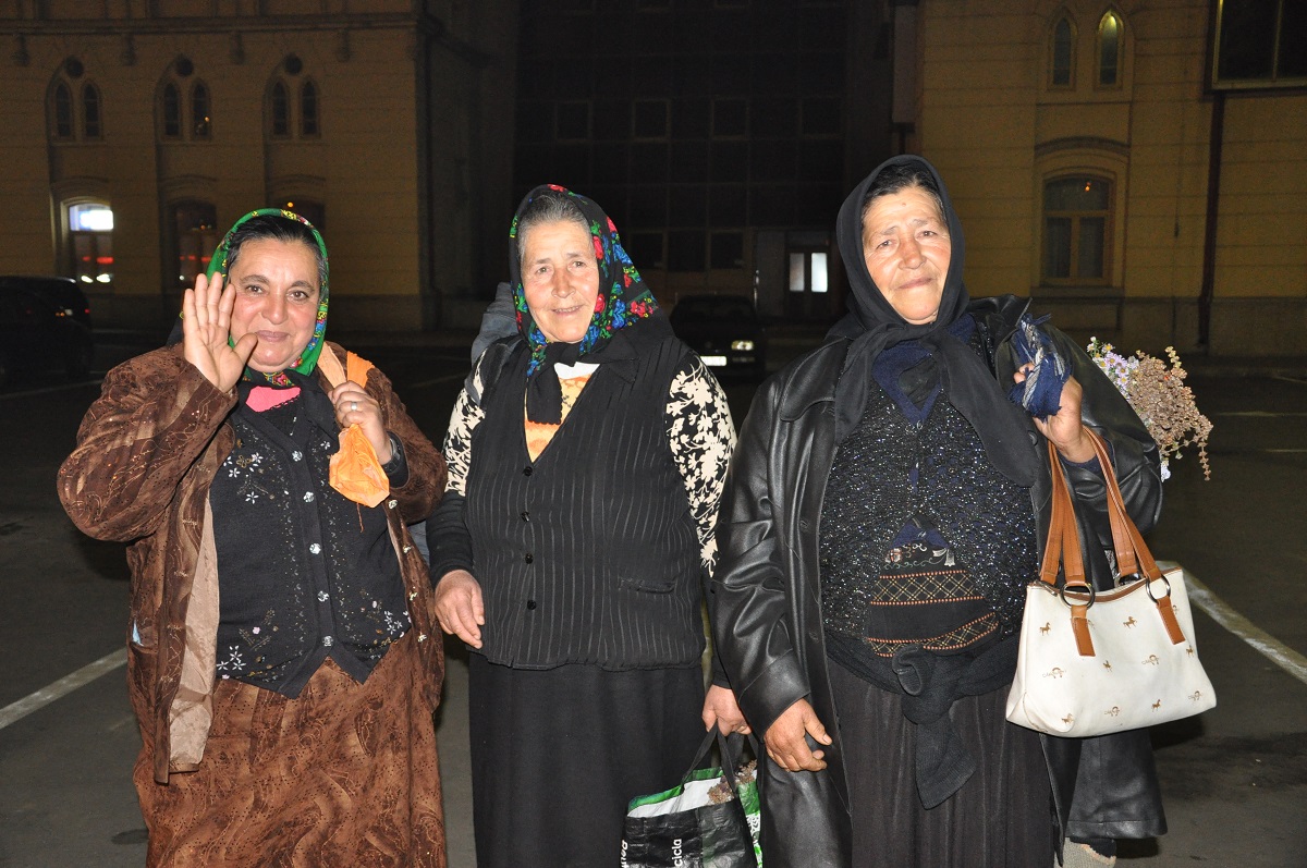 Pelerinii continuă să vină la Iaşi