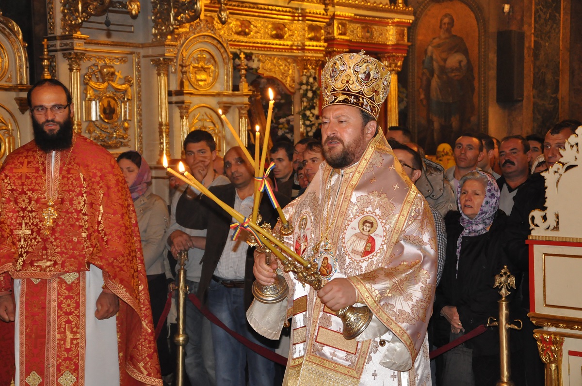 Slujbă arhierească la Catedrala mitropolitană din Iaşi