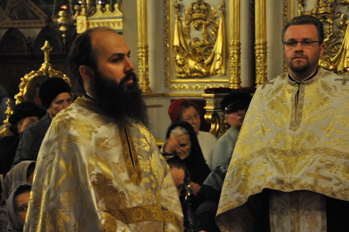 Slujba Privegherii în cinstea Sfintei Cuvioase Parascheva