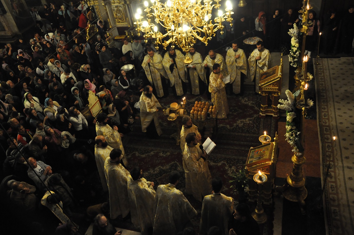 Slujba Privegherii în cinstea Sfintei Cuvioase Parascheva