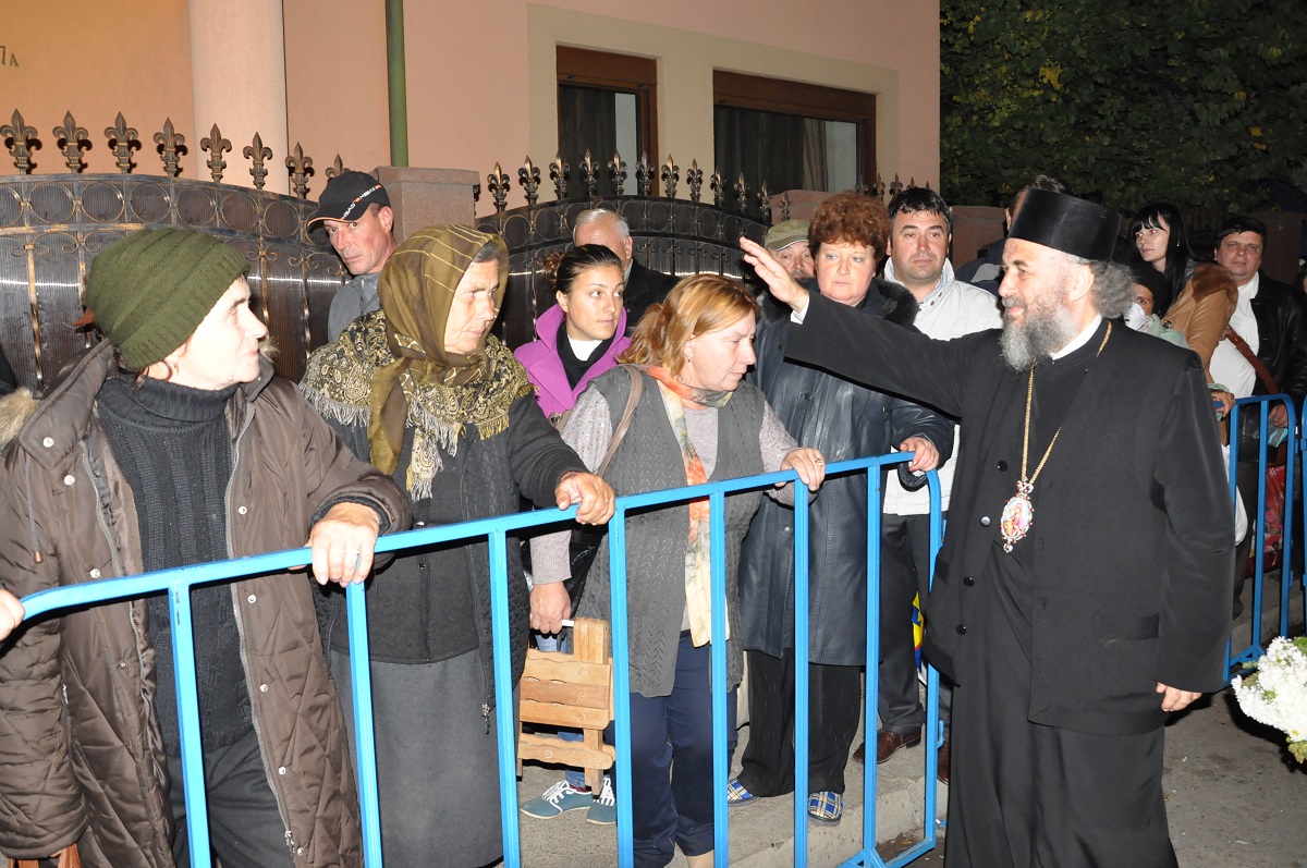 IPS Casian: &quot;Pelerinii Sfintei Parascheva sunt o mărturie vie a puterii credinței&quot;