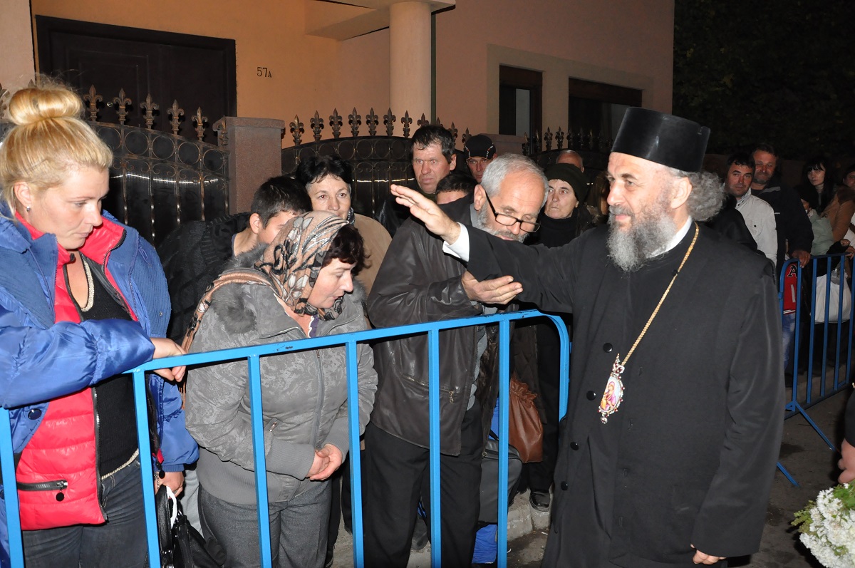 IPS Casian: &quot;Pelerinii Sfintei Parascheva sunt o mărturie vie a puterii credinței&quot;