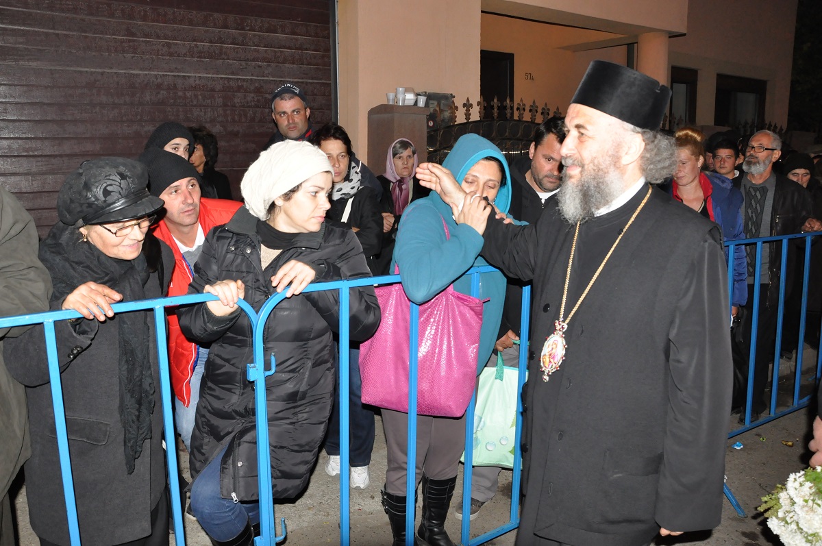 IPS Casian: &quot;Pelerinii Sfintei Parascheva sunt o mărturie vie a puterii credinței&quot;