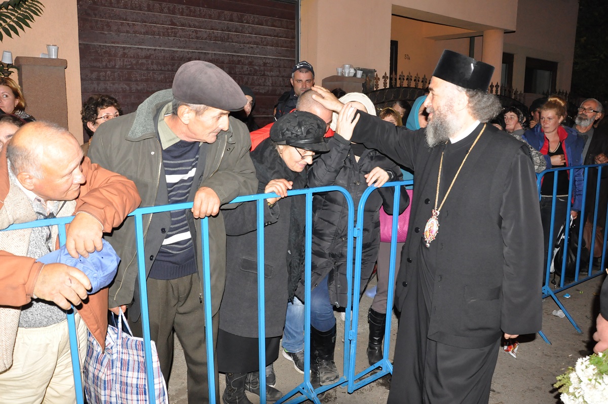 IPS Casian: &quot;Pelerinii Sfintei Parascheva sunt o mărturie vie a puterii credinței&quot;