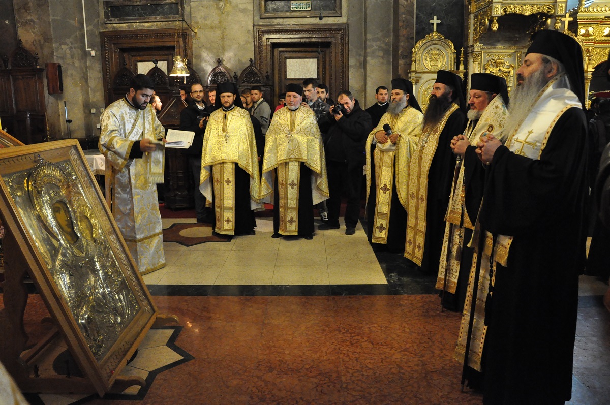 Pelerinii se pot închina icoanei Prodromiţa