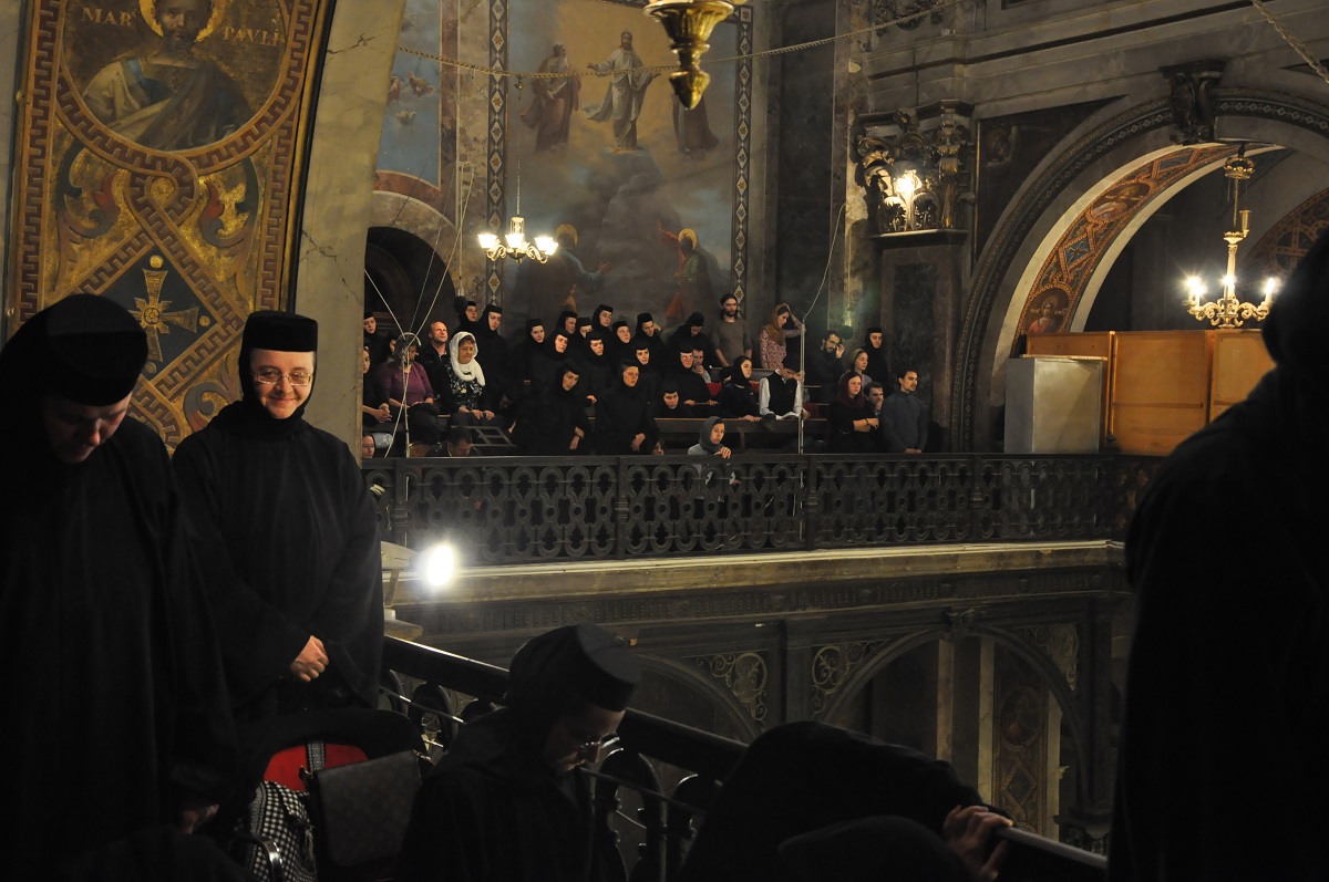 Sfânta Parascheva, sărbătorită în miez de noapte