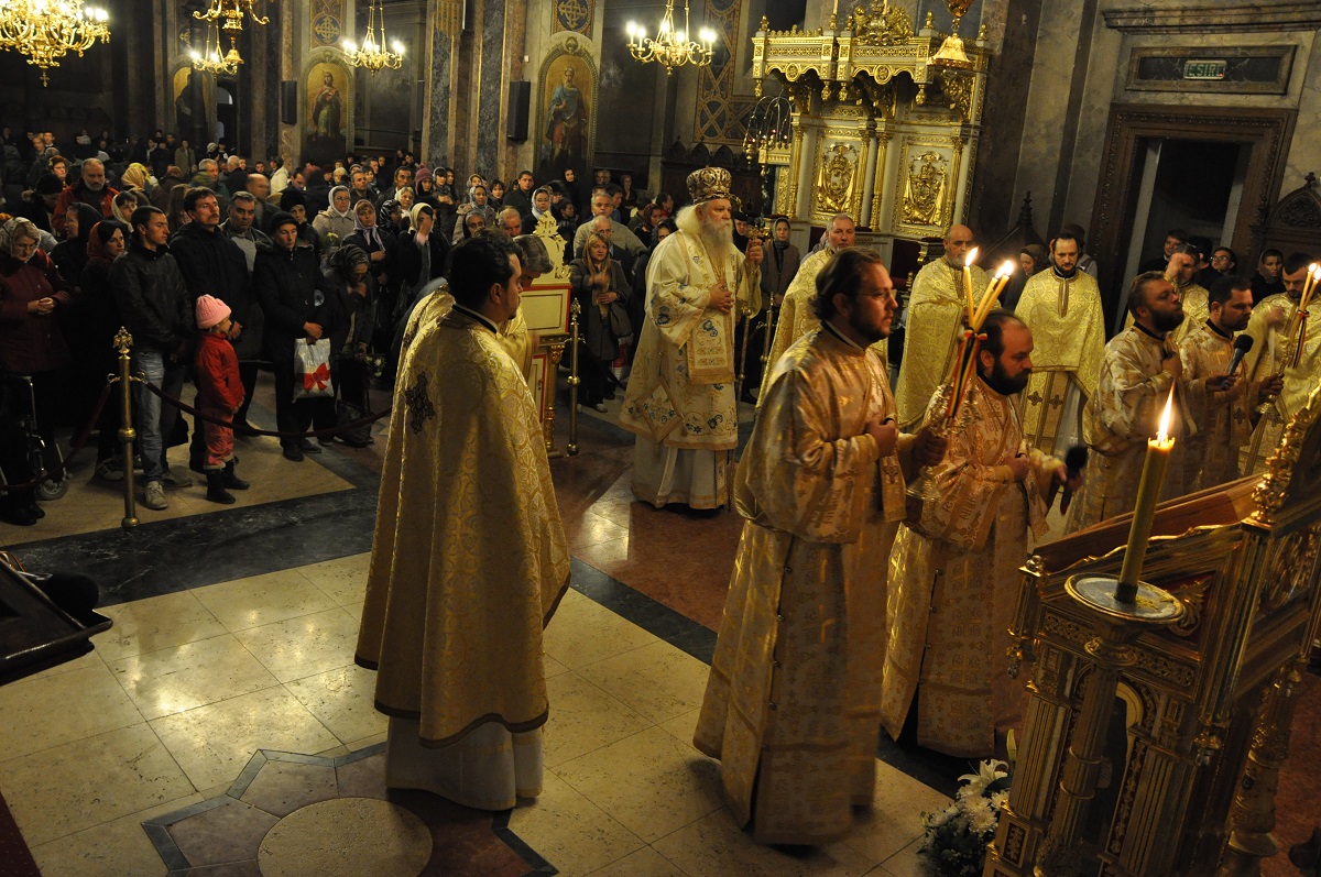Liturghie în catedrala Sfintei Parascheva din Iaşi