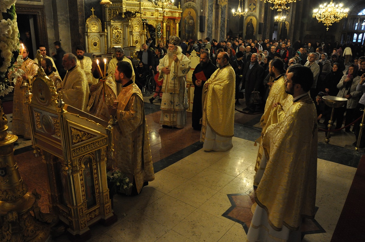 PS Calinic Botoşăneanul slujeşte Sfânta Liturghie la Catedrala mitropolitană din Iaşi