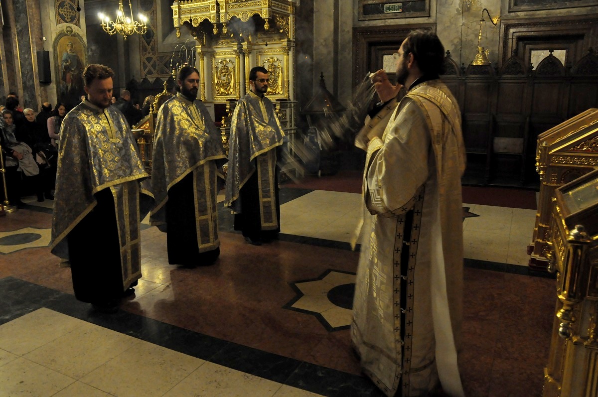 Priveghere la Catedrala mitropolitană din Iaşi