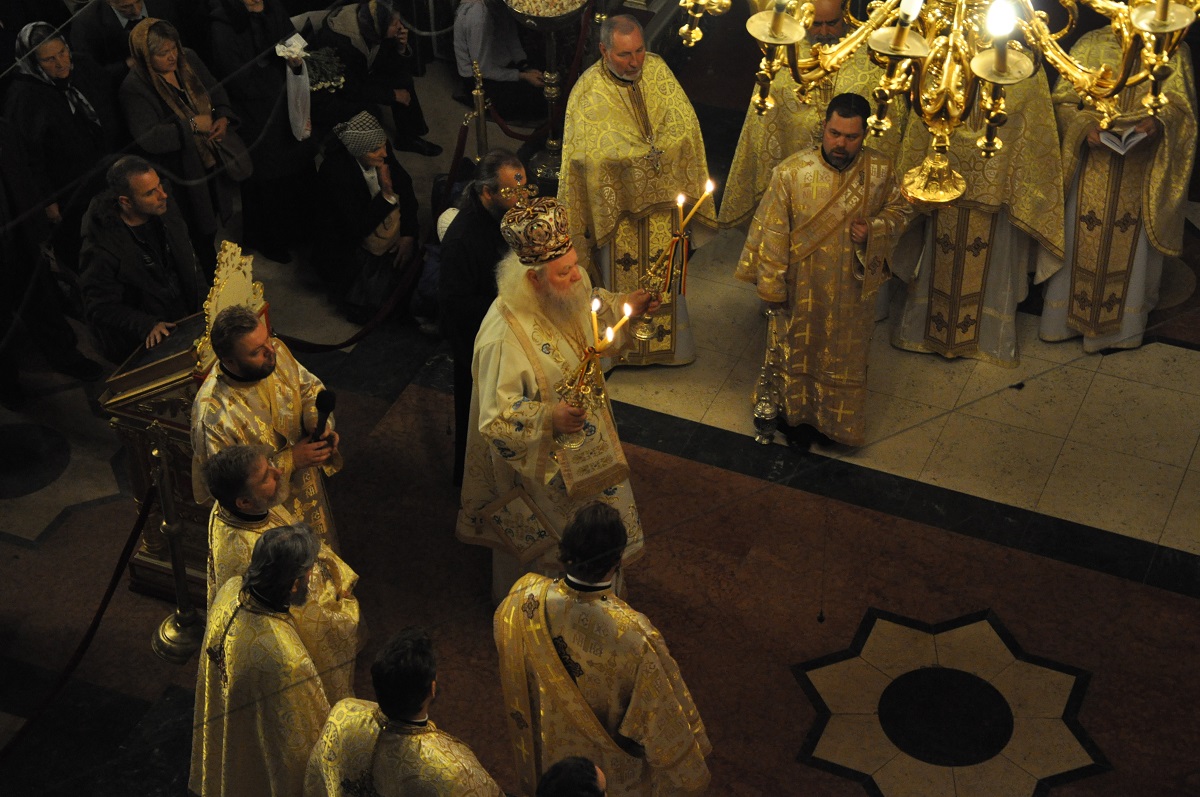 PS Calinic Botoşăneanul slujeşte Sfânta Liturghie la Catedrala mitropolitană din Iaşi