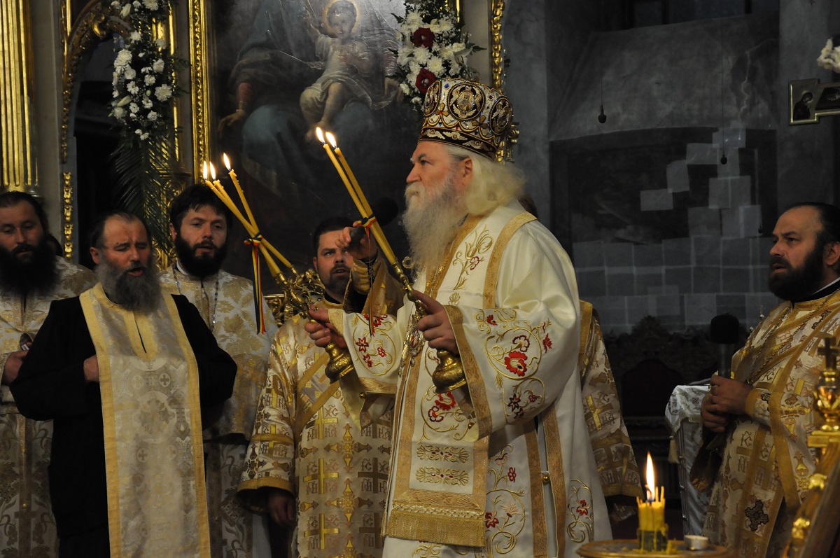 Sfânta Parascheva, sărbătorită în miez de noapte