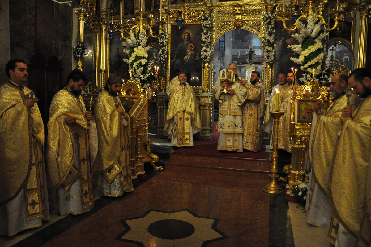 Liturghie în catedrala Sfintei Parascheva din Iaşi